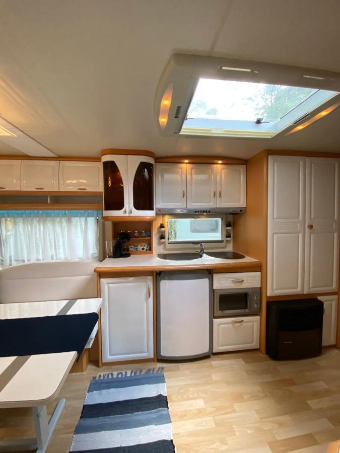 فندق Przyczepa Abordaz Na Campingu Kormoran هيل المظهر الخارجي الصورة